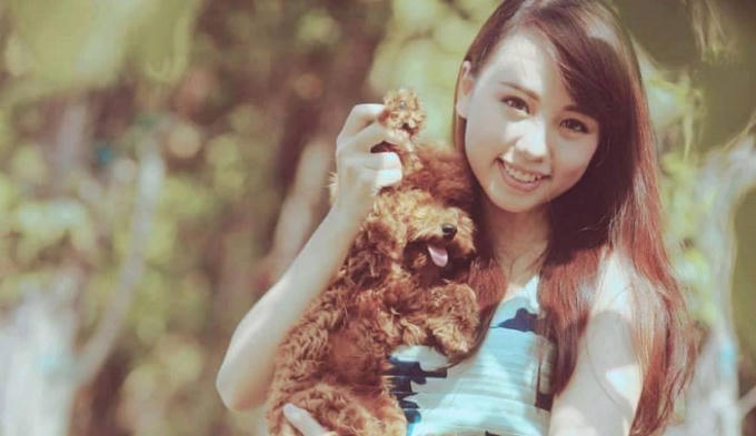 Chị Hà Thị Quỳnh Anh và chú chó của mình.