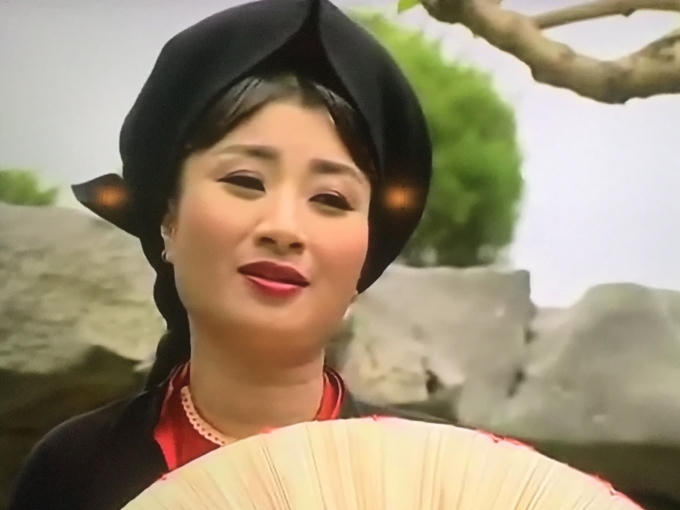 Chân dung nghệ sĩ quan họ Thúy Hoàn.