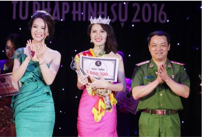 Họ tên: Phạm Minh Phương  Ngày sinh: 16/11/1997  Lớp: Luật 1 - Khóa 2 - Học Viện Cảnh sát Nhân Dân.  Tính cách: Chân thành, nhạy cảm, vui vẻ và hòa đồng.  Sở thích: Đi du lịch, nghe nhạc và đánh đàn piano.  Ước mơ: Trở thành một nữ cảnh sát trong tương lai và đem lại cuộc sống bình yên cho người dân.  Các thành tích nổi bật đã đạt được:  + Giải nhất môn Ngữ Văn cấp quận năm 2011.  + Đạt danh hiệu học sinh giỏi 11/12 năm.  + Đạt danh hiệu Hoa khôi duyên dáng nữ sinh Tư pháp hình sự Học viện cảnh sát nhân dân 2016.