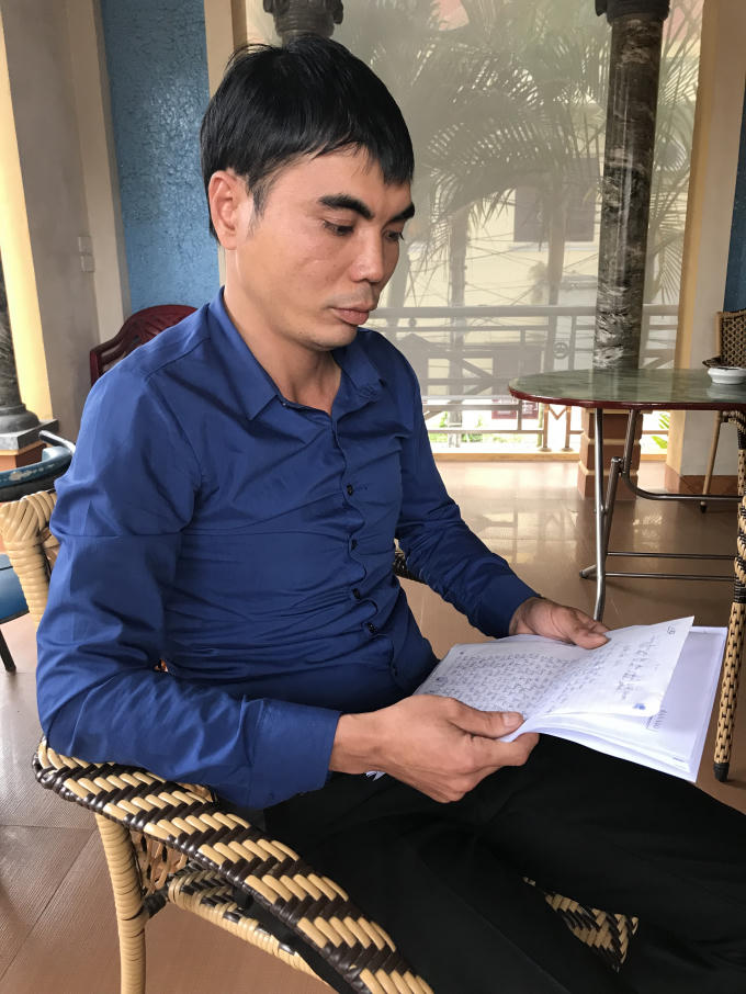 Anh Bình phản ánh vụ việc với phóng viên.