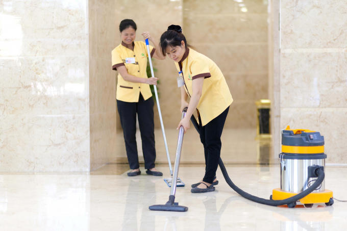 Đội ngũ TNS Clean chuyên cung cấp các dịch vụ vệ chuyên nghiệp, sử dụng những phương pháp vệ sinh và trang thiết bị hiên đại, ít độc hại.