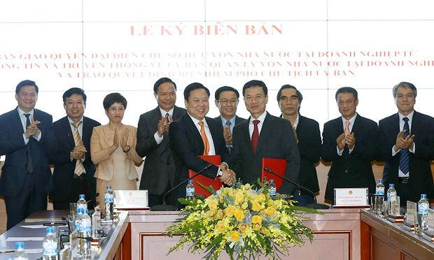 Mặc dù đã bàn giao VNPT và MobiFone sang “siêu” Ủy ban song Bộ TT&amp;TT vẫn sẽ phối hợp để tiếp tục thúc đẩy 2 DN này phát triển hơn nữa…