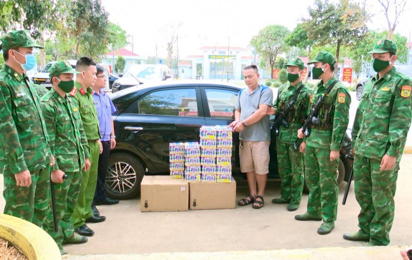 Đối tượng Khuynh cùng số pháo hoa nổ bị bắt giữ