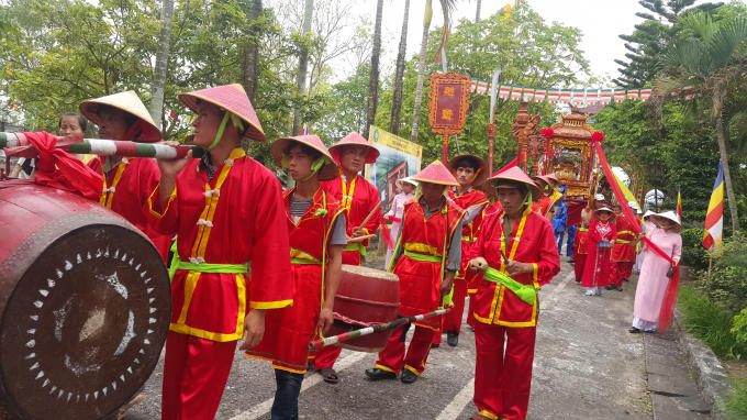 Lễ hội rước kiệu được diễn ra vào ngày 10/4 (âm lịch) hàng năm, tại thôn Đồng Đắc, Kim Sơn, Ninh Bình để mừng đại lễ Phật Đản. Lễ rước với sự tham gia của 5 thôn là: Đồng Đắc, Hướng Đạo, Kiến Trung, Kiến Thái, Trì Chính.