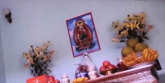 Bàn thờ của gia đình "thần y chữa bách bệnh".