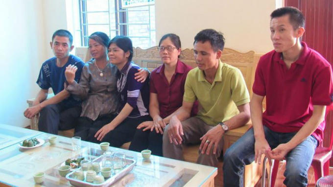 Bà Ngần gặp lại năm người nhận tạng của con trai trong ngày giỗ đầu của anh Vàng.