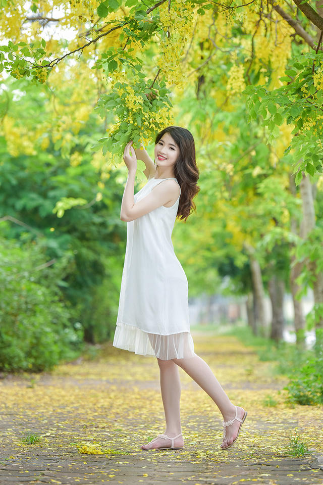 Hà Nội là nơi Trang tới nhiều nhất sau quê nhà. Trang chia sẻ: “Với em cảm nhận về Hà Nội rất đặc biệt. Và em nghĩ nhắc tới Hà Nội không ai có thể không nhắc tới 12 mùa hoa rực rỡ nơi đây. Nếu cho em chọn rằng hoa nào là đẹp nhất ở Hà Nội thì thực sự rất khó bởi với em mỗi loài hoa đều mang đến một cảm giác một cái đẹp khác nhau”.