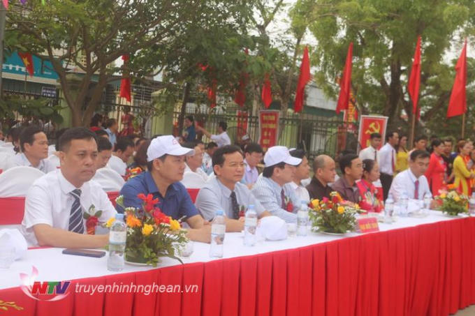 Các đại biểu tham dự.