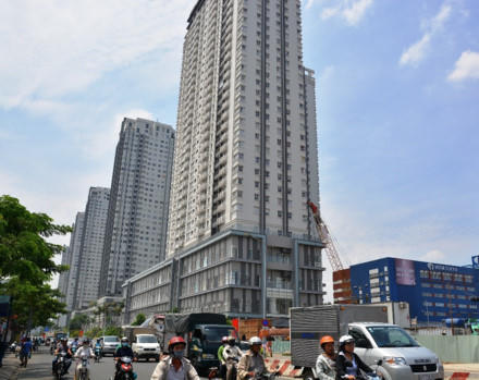 Việc 60 dự án BĐS bị kiến nghị dừng thi công có thể làm người mua nhà hoang mang. Ảnh: ĐẠI VIỆT