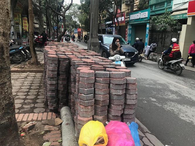 Đáng chú ý, một số nơi xuất hiện gạch Block mới để thay thế gạch cũ. Hình ảnh ghi nhận ở phố Vũ Trọng Phụng (phường Thanh Xuân Trung, quận Thanh Xuân)..