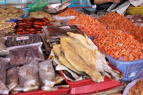 Hải sản khô là những món quà bạn có thể mang về cho người thân, bạn bè khi trở về từ Đà Nẵng.
