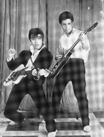 Nam danh ca Elvis Phương và nhạc sĩ Nguyễn Trung Cang.