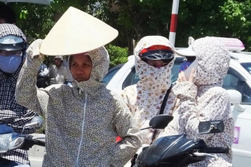 Ng&agrave;y h&ocirc;m nay (29/4), nắng n&oacute;ng sẽ&nbsp;mở rộng ra c&aacute;c tỉnh Bắc Bộ, Bắc v&agrave; trung Trung Bộ với nền&nbsp;nhiệt độ cao nhất phổ biến 35-37 độ