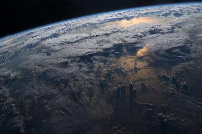 Hoàng hôn buông xuống trên một đại dương ở sao Hỏa. (Ảnh: NASA)