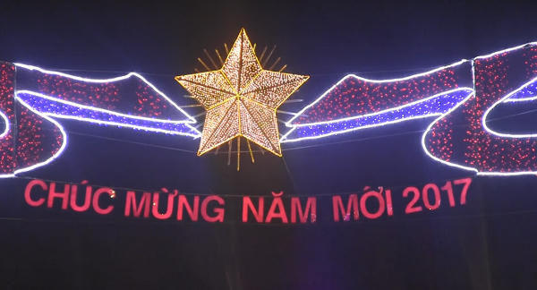 TP HCM: Rực s&aacute;ng ch&agrave;o đ&oacute;n năm mới 2017 v&agrave; Tết Đinh Dậu