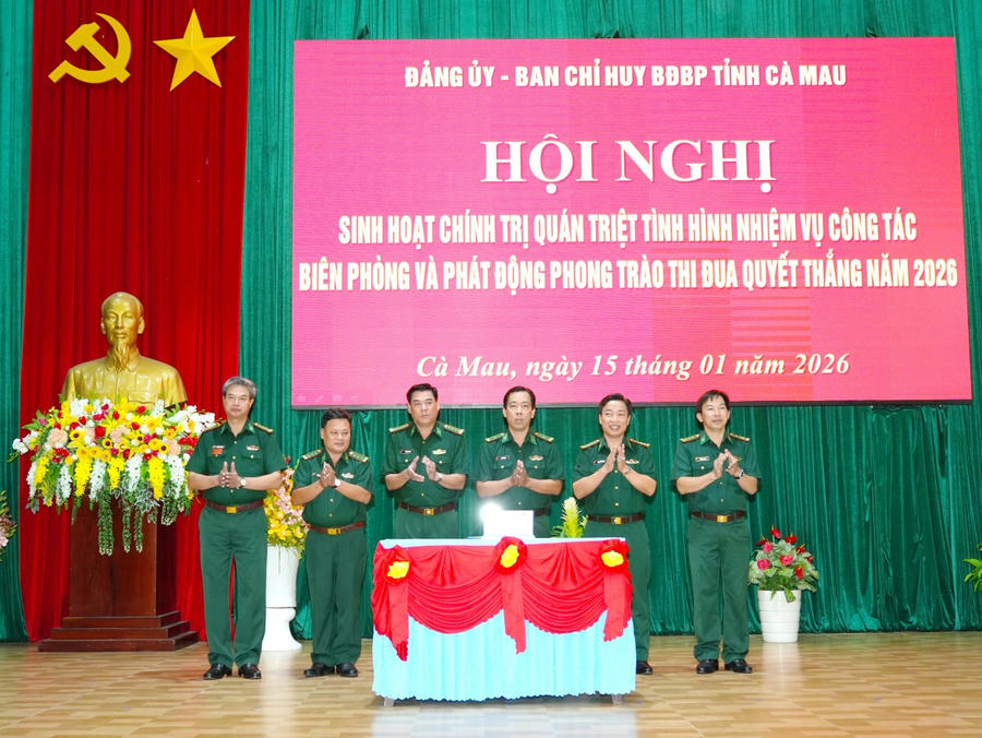 Các cơ quan, đơn vị trong BĐBP tỉnh Cà Mau ký kết giao ước thi đua.