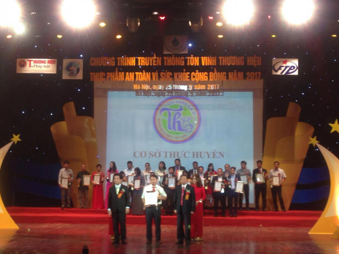 T&ocirc;n vinh c&aacute;c doanh nghiệp đạt ti&ecirc;u ch&iacute; trong chương tr&igrave;nh