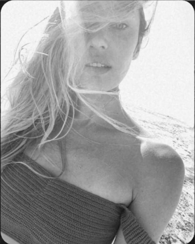 Candice Swanepoel mặc mộc vẫn quá đẹp với body siêu gợi cảm - ảnh 12