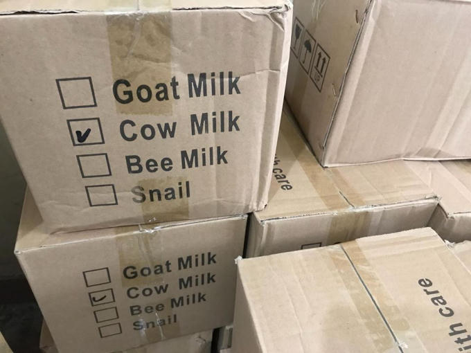 Sữa tắm trắng da giả số lượng lớn bị phát hiện tại Hà Nội.