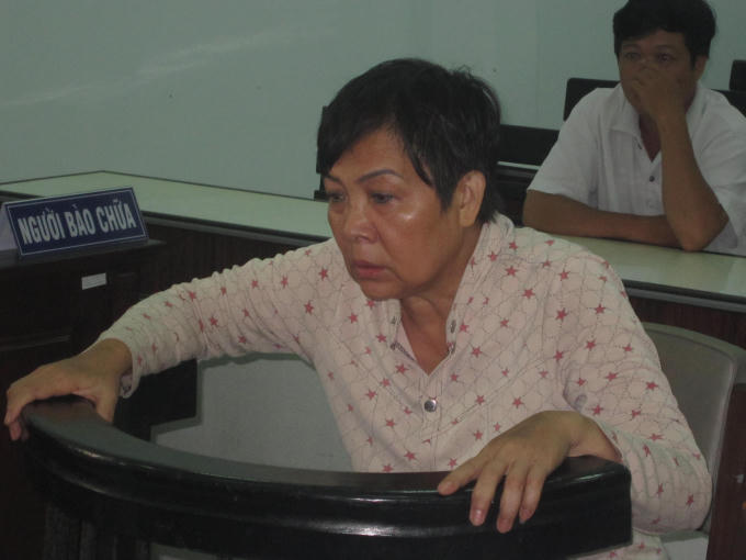 Bị cáo Nguyễn Thị Lân trước vành móng ngựa.