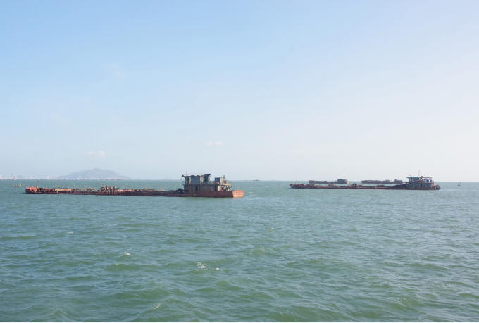 Các phương tiện vận chuyển cát trên khu vực luồng Thị Vải - Cái Mép bị phát hiện bắt giữ hồi tháng 4/2020.