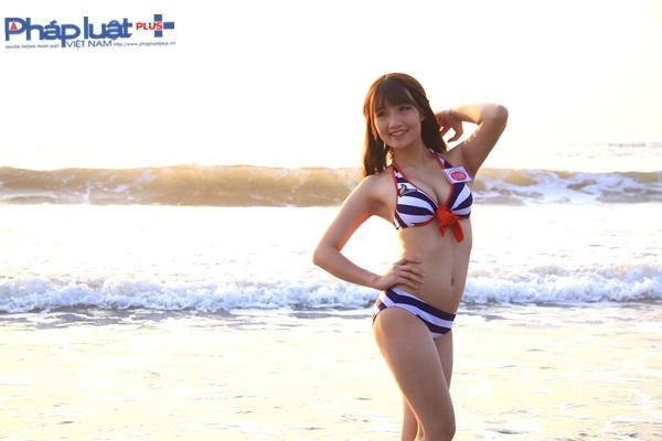 Người đẹp Ảnh Việt Nam sexy với bikini, khoe sắc dưới b&igrave;nh minh biển Cửa L&ograve;