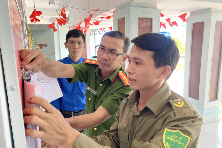 Tỉnh Cà Mau khẩn trương niêm yết công khai danh sách cử tri, bảo đảm tiến độ và tính minh bạch cho cuộc bầu cử sắp tới.