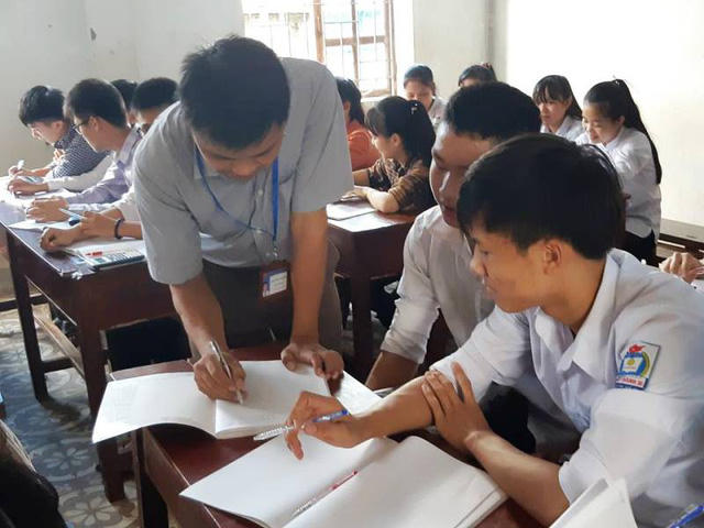 Thầy Yên luôn hết tâm, tận tụy với học sinh.