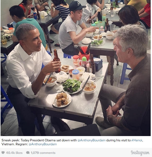 Bức ảnh ăn tối tại quán bún chả của Tổng thống Obama nhận được nhiều lượt "Thích" trên Instagram. (Ảnh: Washington Post)