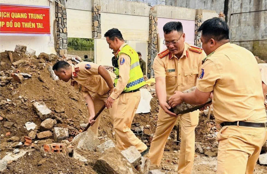 Cán bộ Phòng Cảnh sát giao thông Lâm Đồng trong Chiến dịch Quang Trung. Ảnh: Công an Lâm Đồng