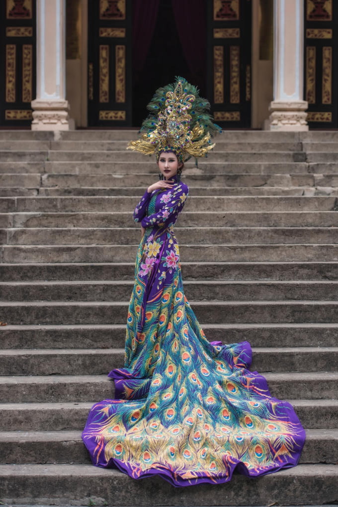 Ấn tượng với bộ Quốc phục “Khổng Tước” của đại diện Việt Nam tại Miss Asia World