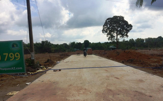 Trong chuyến thực tế ghi nhận về cơn sốt đất ở Phú Quốc gần đây, cho thấy tình trạng giao dịch, mua bán đất nền Phú Quốc đã hạ nhiệt.