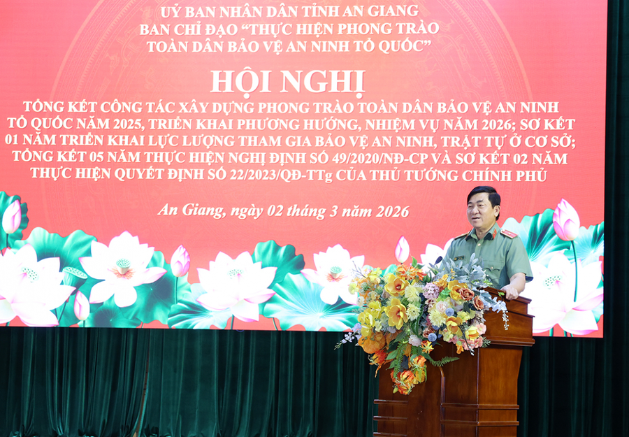 Thiếu tướng Nguyễn Văn Hận, Ủy viên Ban Thường vụ Tỉnh ủy, Giám đốc 

			Công an tỉnh phát biểu tại Hội nghị