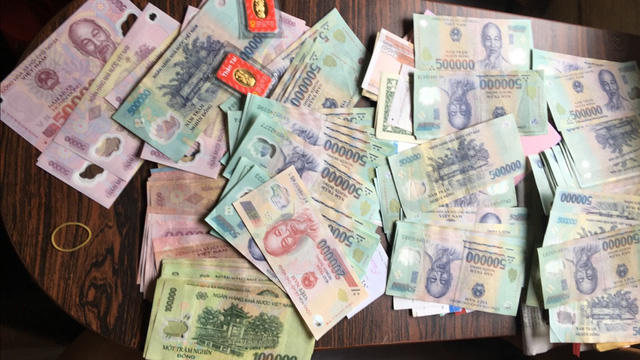 Số tài sản trị giá trên 333 triệu đồng khách đi tàu bỏ quên. (Hình ảnh do trưởng tàu khách SE1 cung cấp)