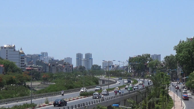 Các tuyến đường trở nên vắng vẻ vì thời tiết quá nóng