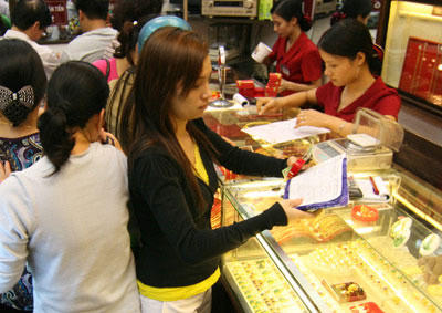 Giá vàng đồng loạt giảm sâu (ảnh minh họa).
