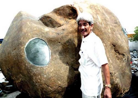 Cận cảnh tảng đ&aacute; 20 tấn nghi kho&aacute;ng sản cực qu&yacute; ở L&acirc;m Đồng