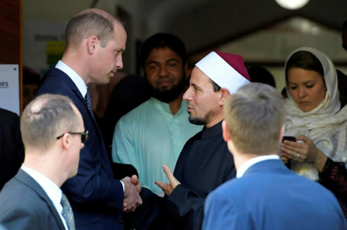 Hoàng tử Anh gặp gỡ những người sống sót sau vụ xả súng nhà thờ Hồi giáo New Zealand. Ảnh: AFP.