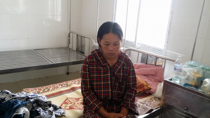 Bà Nguyễn Thị Lý (mẹ nạn nhân) rất bất bình trước vụ việc và lo lắng cho con gái mình.