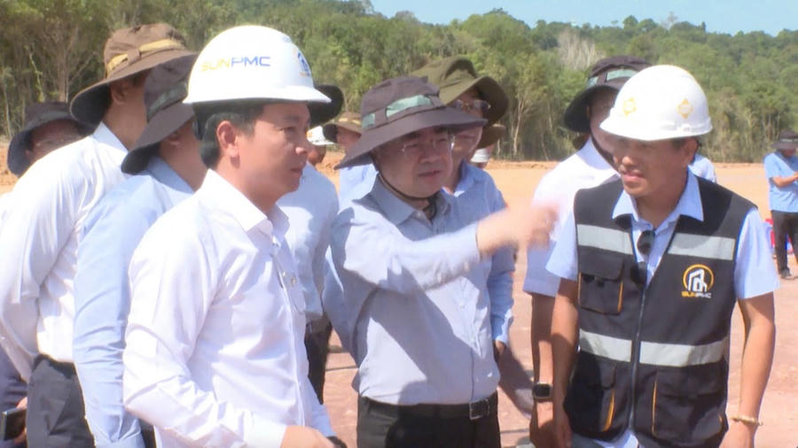 Trưởng ban Chính sách, Chiến lược Trung ương Nguyễn Thanh Nghị cùng Sở, ngành tỉnh An Giang, đặc khu Phú Quốc kiểm tra công trình thực tế
