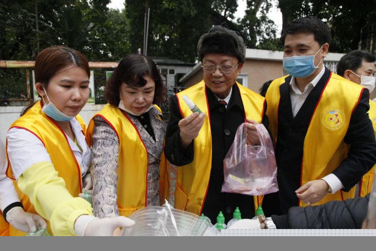 GS.TS.TTND Lê Ngọc Trọng, nguyên Thứ trưởng thường trực Bộ Y tế – Phó Chủ tịch Trung ương Hội Giáo dục chăm sóc sức khỏe cộng đồng Việt Nam (thứ 3 từ trái sang)