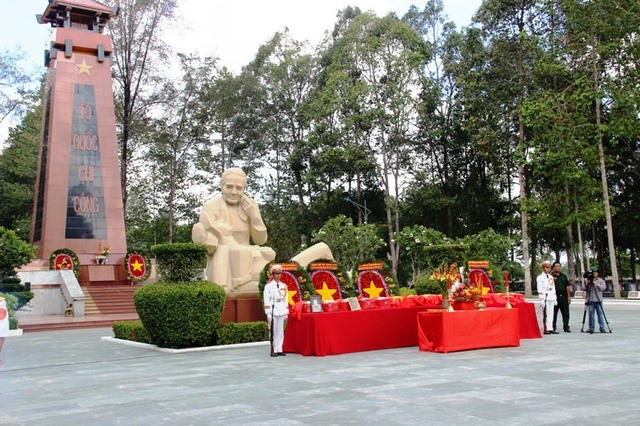 Sự tàn khốc của cuộc chiến tranh, cũng đã cướp đi 6.018 cán bộ, chiến sĩ của Trung đoàn, trong đó có hàng ngàn liệt sĩ chưa tìm được hài cốt (Ảnh : Chí Thạch).