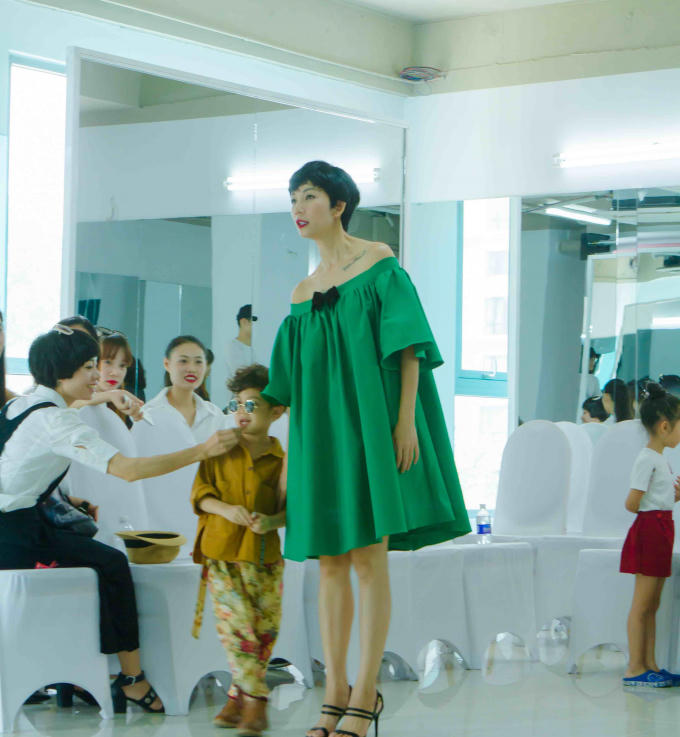 Xuân Lan cùng học trò khai giảng khóa học đầu tiên về đào tạo người mẫu