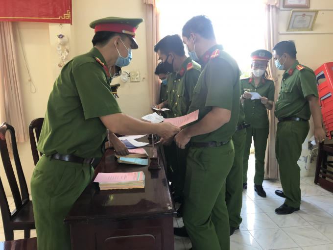 Nhan phieu bau tai ban