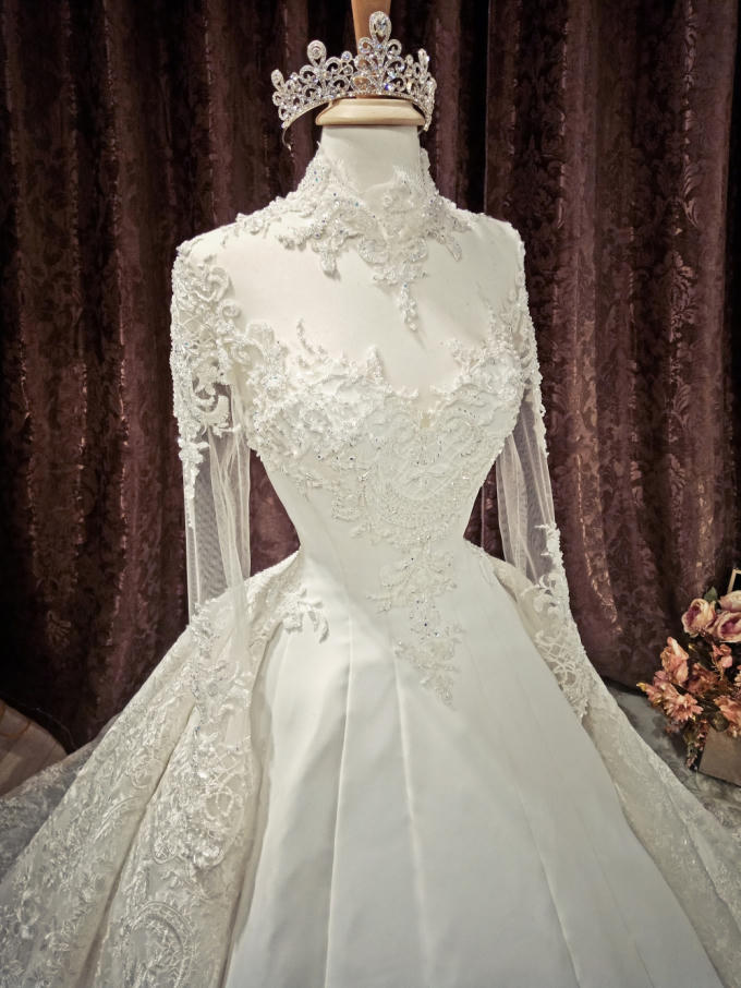 Cận cảnh hai chiếc váy cưới lộng lẫy hơn 200 triệu của Diệp Lâm Anh