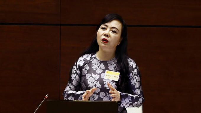 Bộ trưởng Y tế giải trình trước QH.