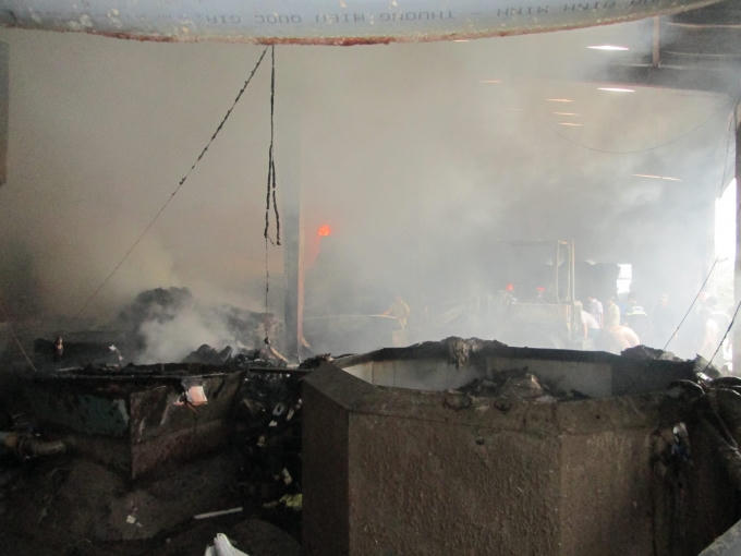 Do gặp các vật dụng dễ cháy, ngọn lửa lan truyền rất nhanh.