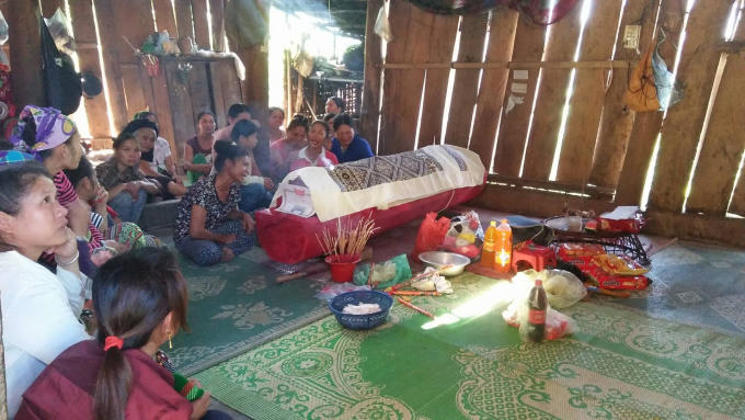 Gia đình đau đớn trước sự ra đi đột ngột của các nạn nhân.