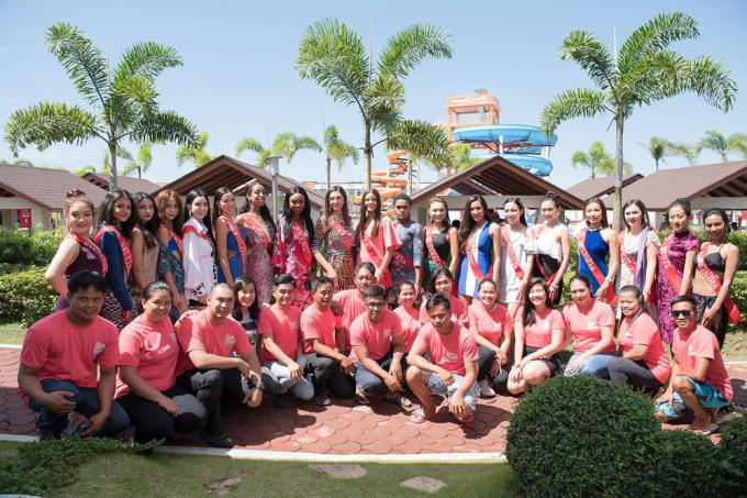 Huỳnh Vy c&ugrave;ng d&agrave;n th&iacute; sinh Miss Tourism Queen Worldwide 2018 gửi lời ch&uacute;c ng&agrave;y Phụ nữ Việt Nam 2018