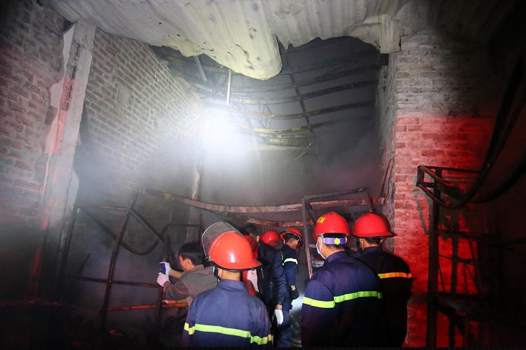 Theo thống kê ban đầu, giá trị thiệt hại khoảng 2 tỷ đồng. Nguyên nhân ban đầu được xác định là do chập điện.